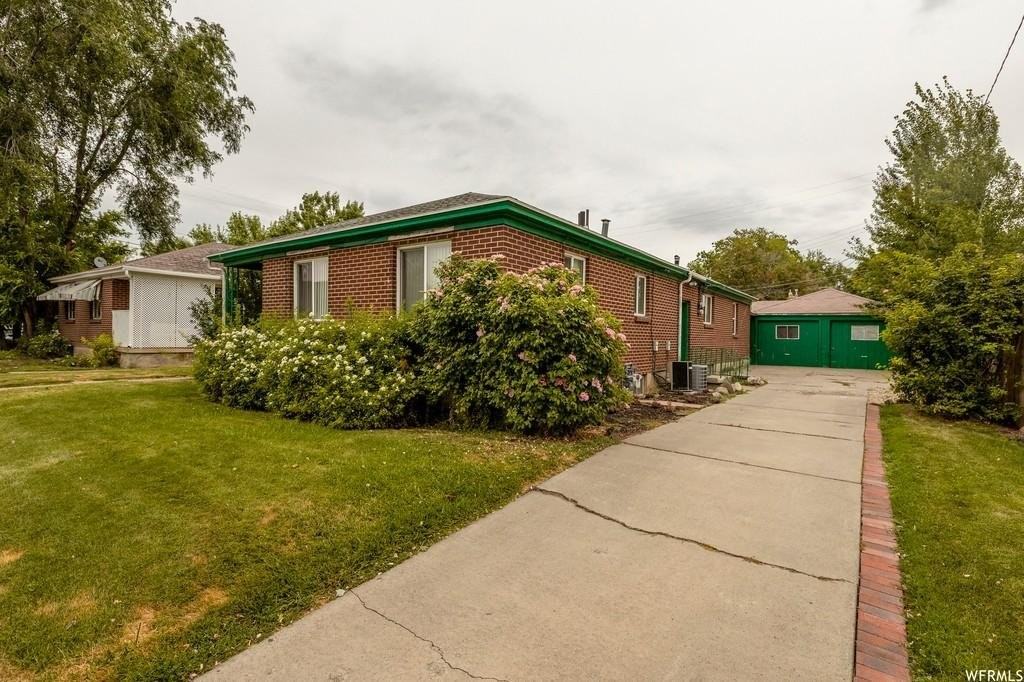 2135 East Pl #B - Photo 6 of 6