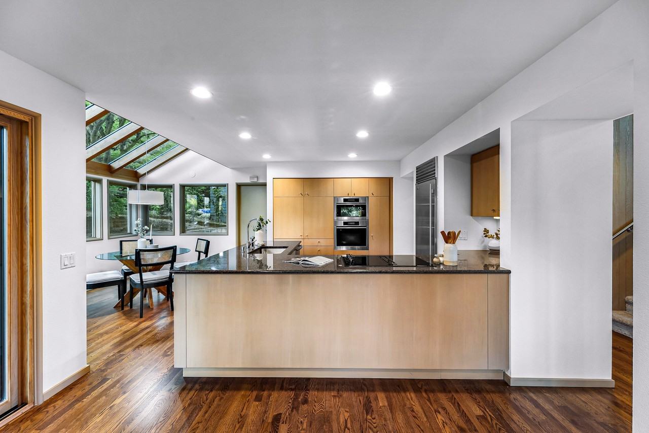 2261 W Lake Sammamish Pkwy Se - Photo 6 of 16