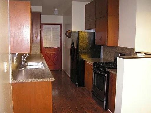 828 15th St - Photo 5 of 7