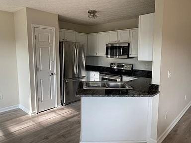 3852 Wedgefield Ct - Photo 3 of 10
