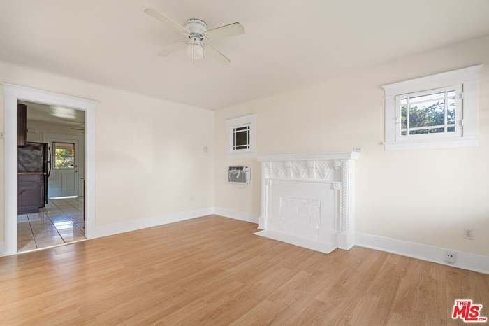547 W Kelso St - Photo 3 of 17