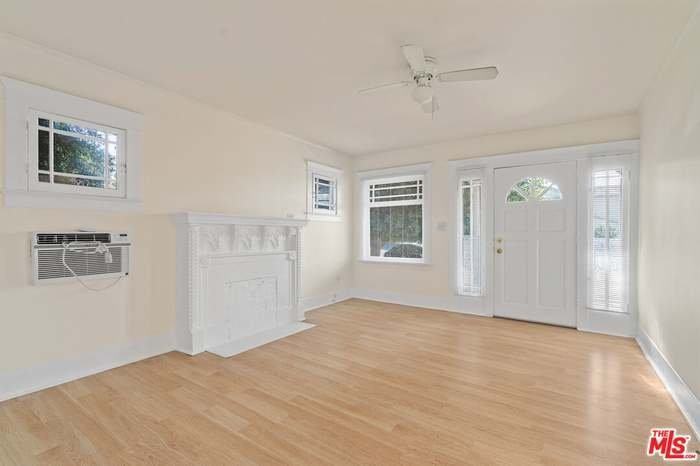 547 W Kelso St - Photo 4 of 17