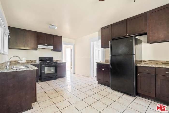 547 W Kelso St - Photo 6 of 17
