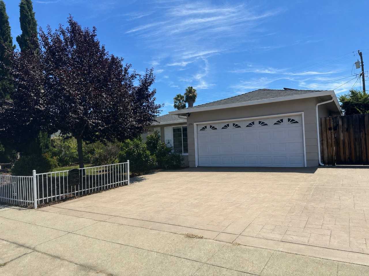576 Virginia Ave - Photo 2 of 20