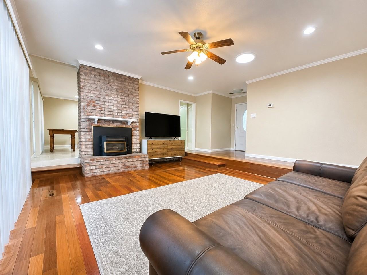 576 Virginia Ave - Photo 3 of 20