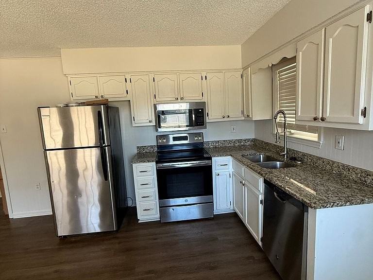 7176 Pam Dr - Photo 3 of 10