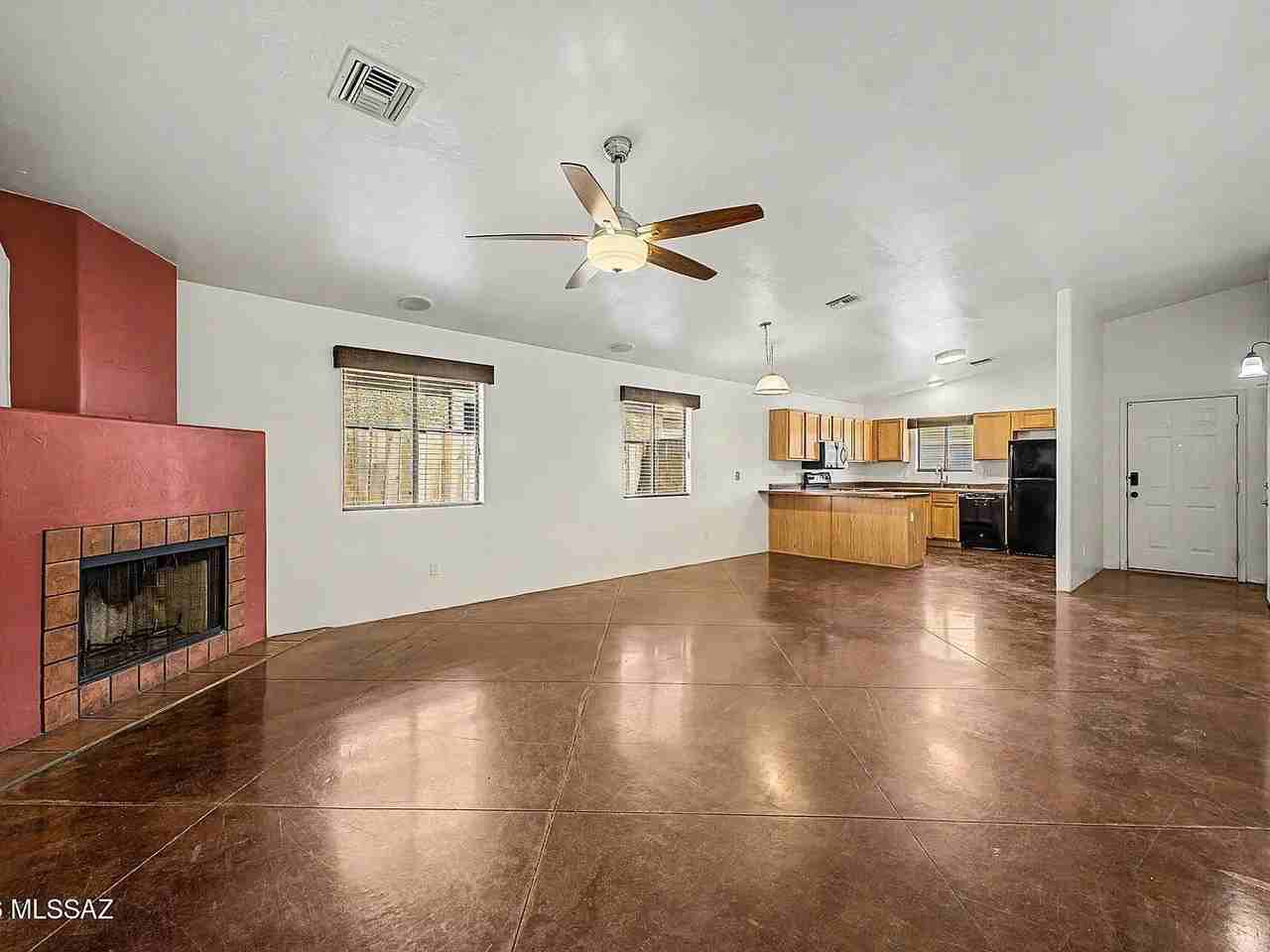 409 E Geronimo Bluff Loop - Photo 3 of 9