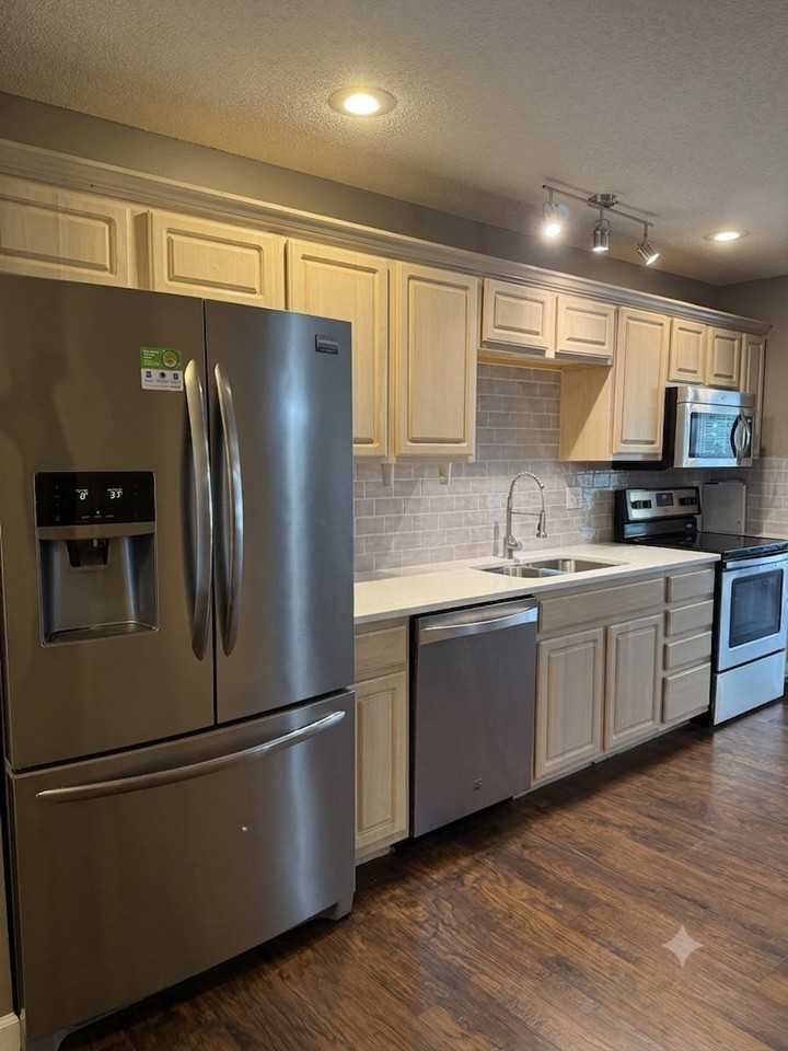 9704 N Lewis Ave - Photo 2 of 17