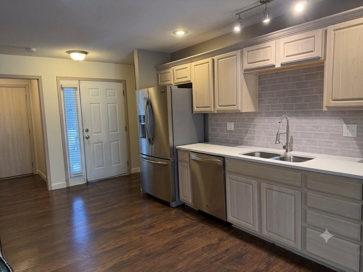 9704 N Lewis Ave - Photo 3 of 17