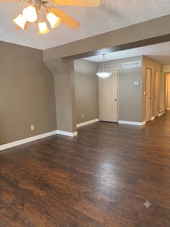 9704 N Lewis Ave - Photo 4 of 17