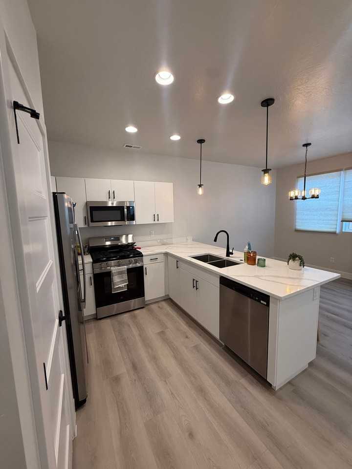 2333 E Kiabito Ln - Photo 3 of 11