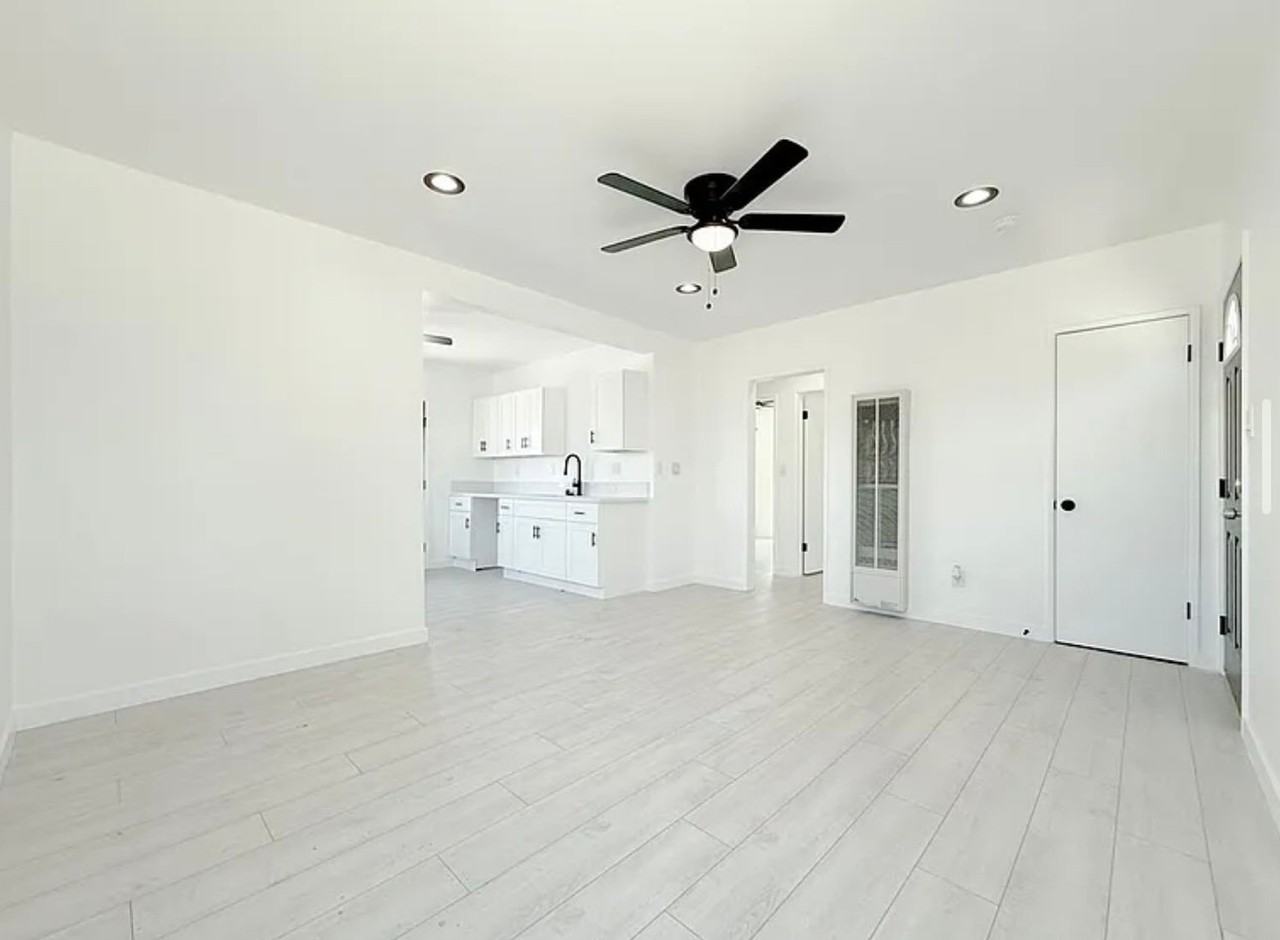 520 N Wilmington Ave - Photo 4 of 11