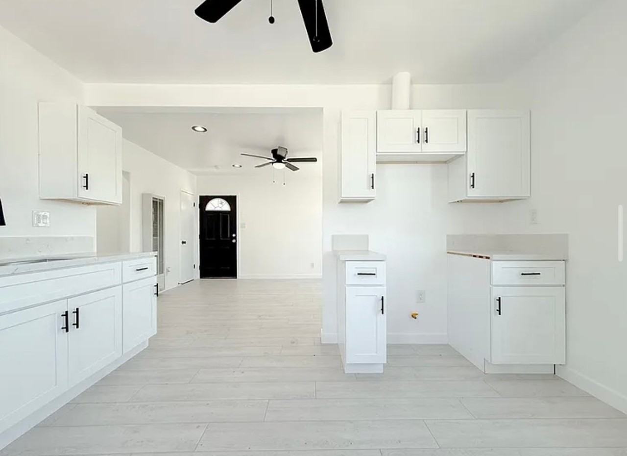 520 N Wilmington Ave - Photo 5 of 11