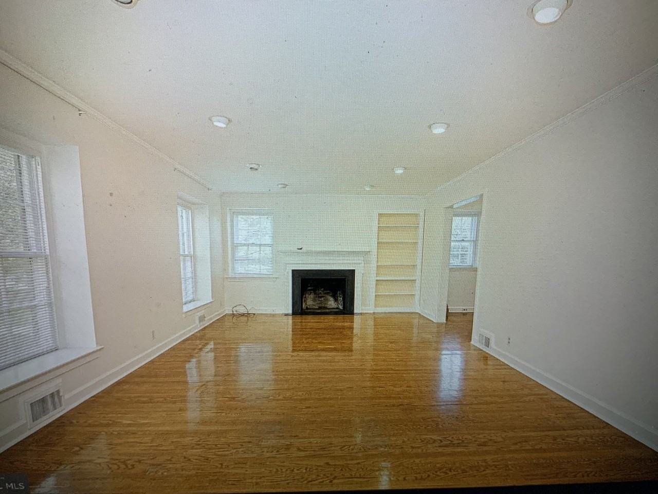 526 Williams Rd - Photo 4 of 6