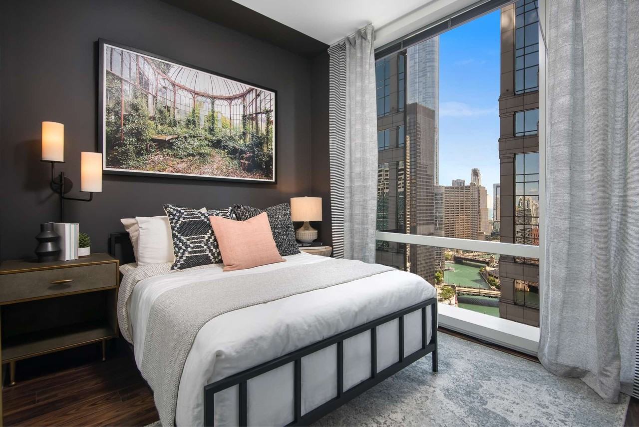 211 N Clark St - Photo 6 of 19