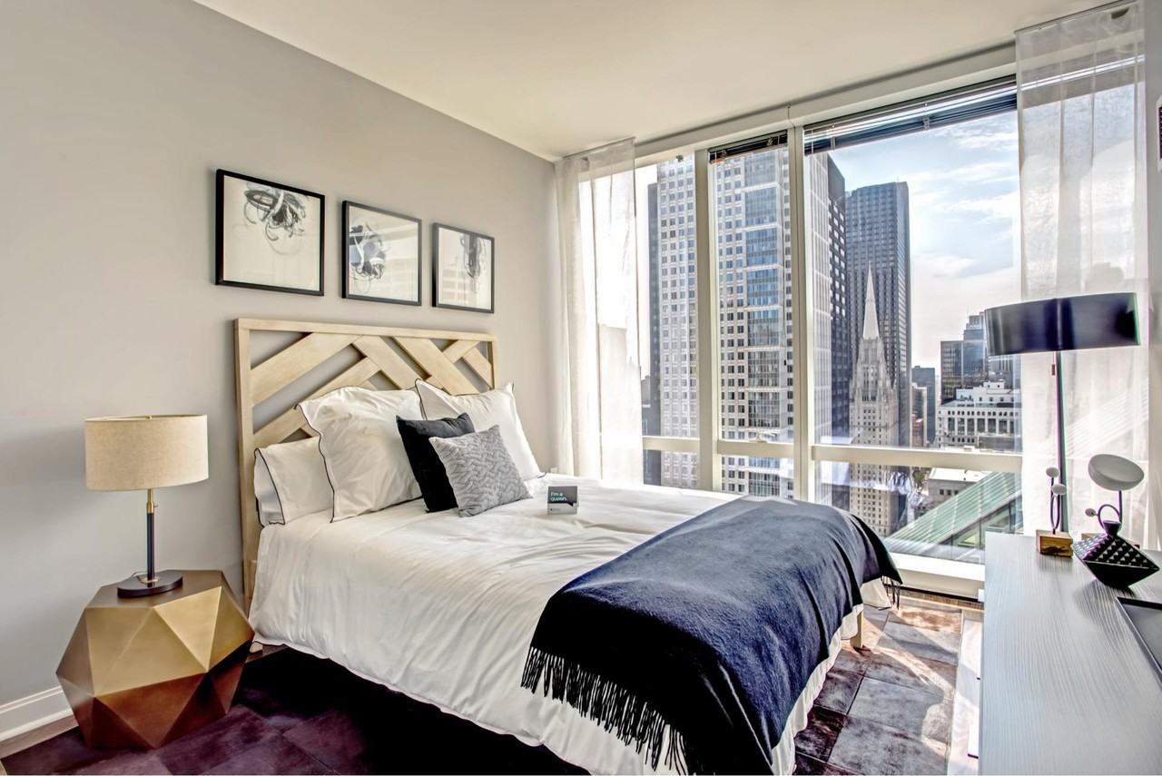211 N Clark St - Photo 7 of 19