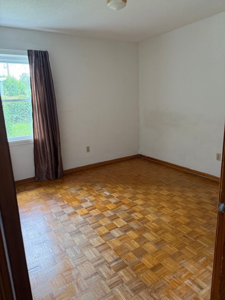 4087 Parkchester Ave - Photo 2 of 6