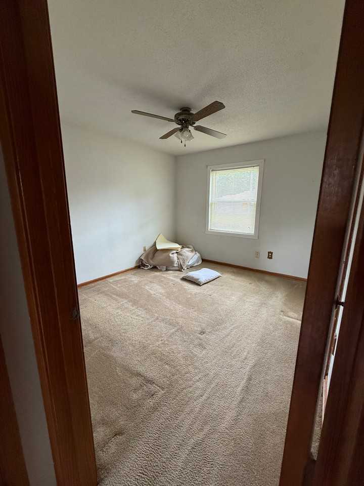 4087 Parkchester Ave - Photo 3 of 6