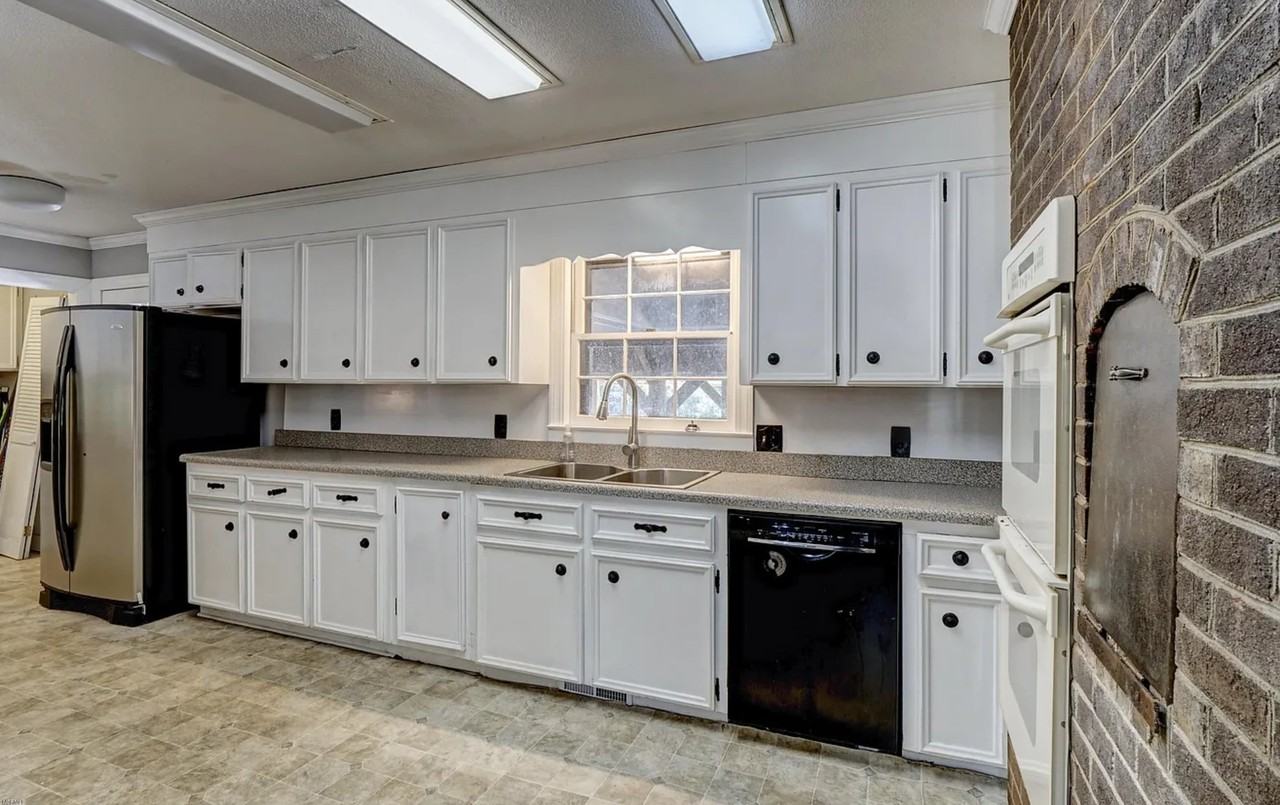 102 Bretonshire Rd - Photo 5 of 20