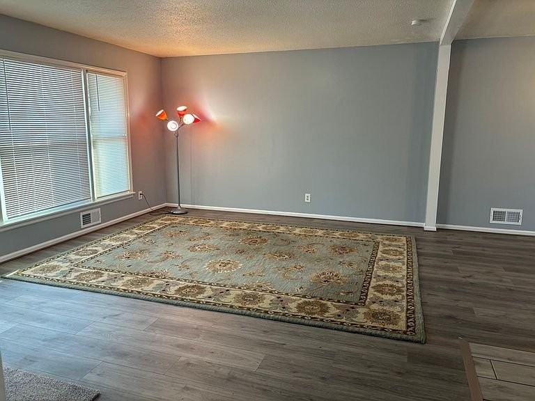 11208 Askew Ave - Photo 2 of 11