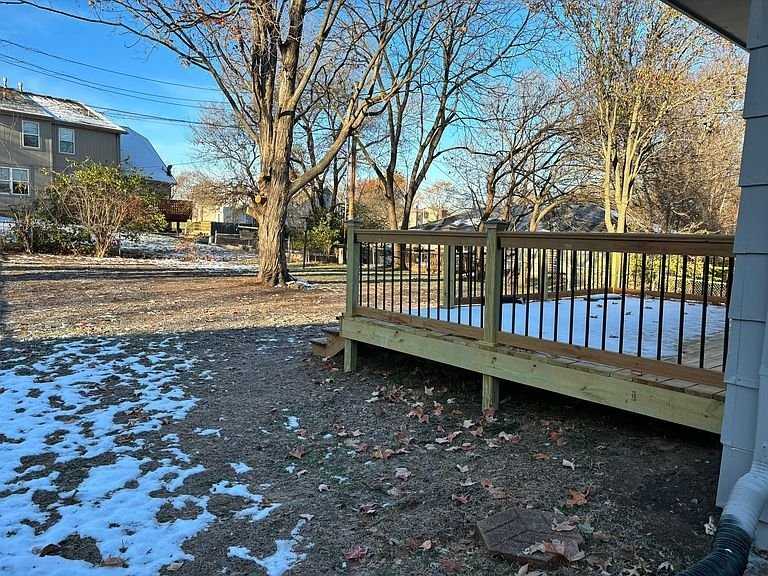 11208 Askew Ave - Photo 3 of 11