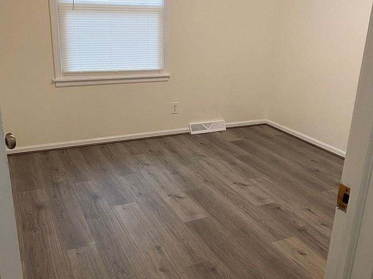 11208 Askew Ave - Photo 5 of 11