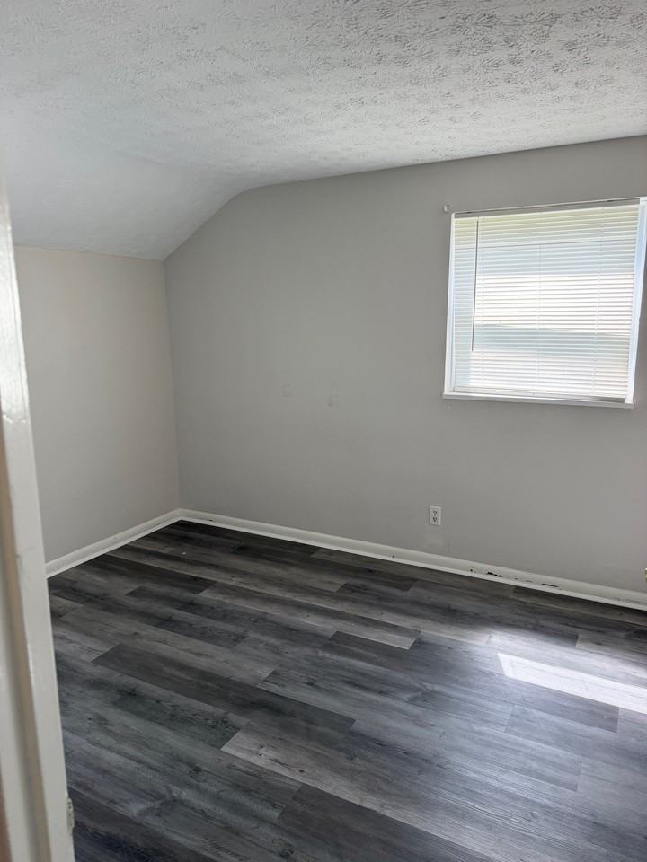 1563 Gault St - Photo 3 of 5