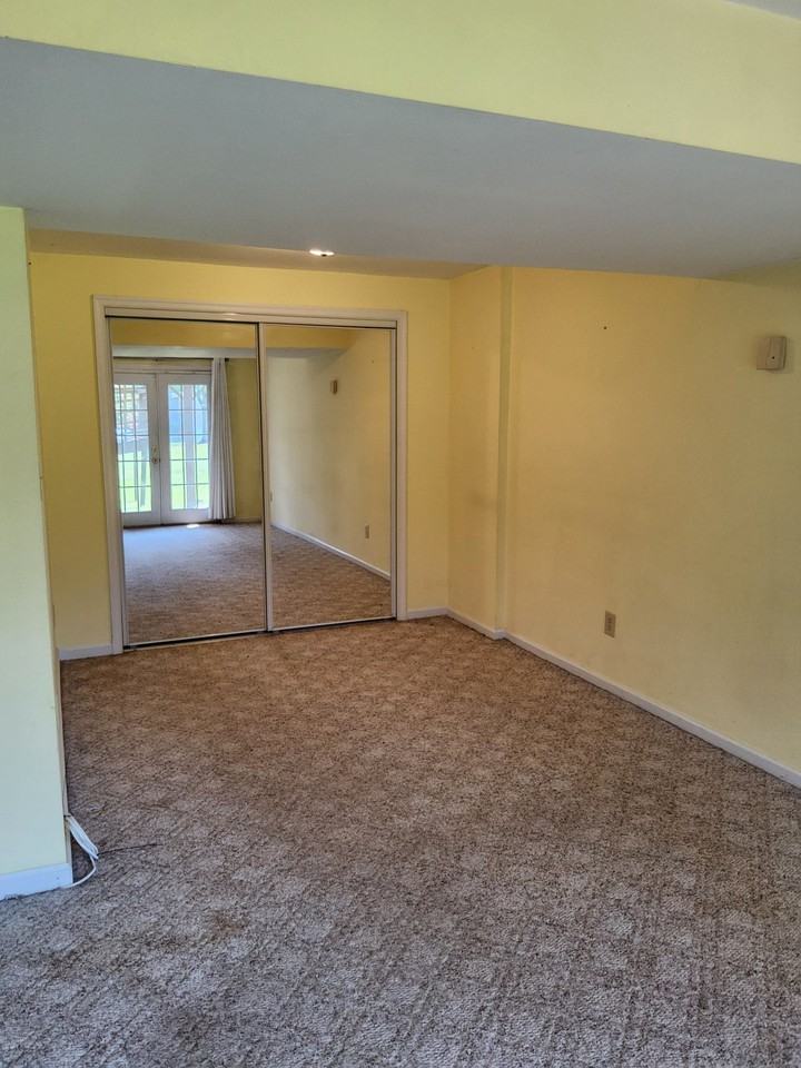 3200 Tayloe Ct - Photo 3 of 10