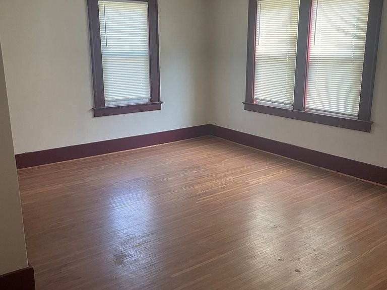 70 Lakeshire Rd - Photo 4 of 11