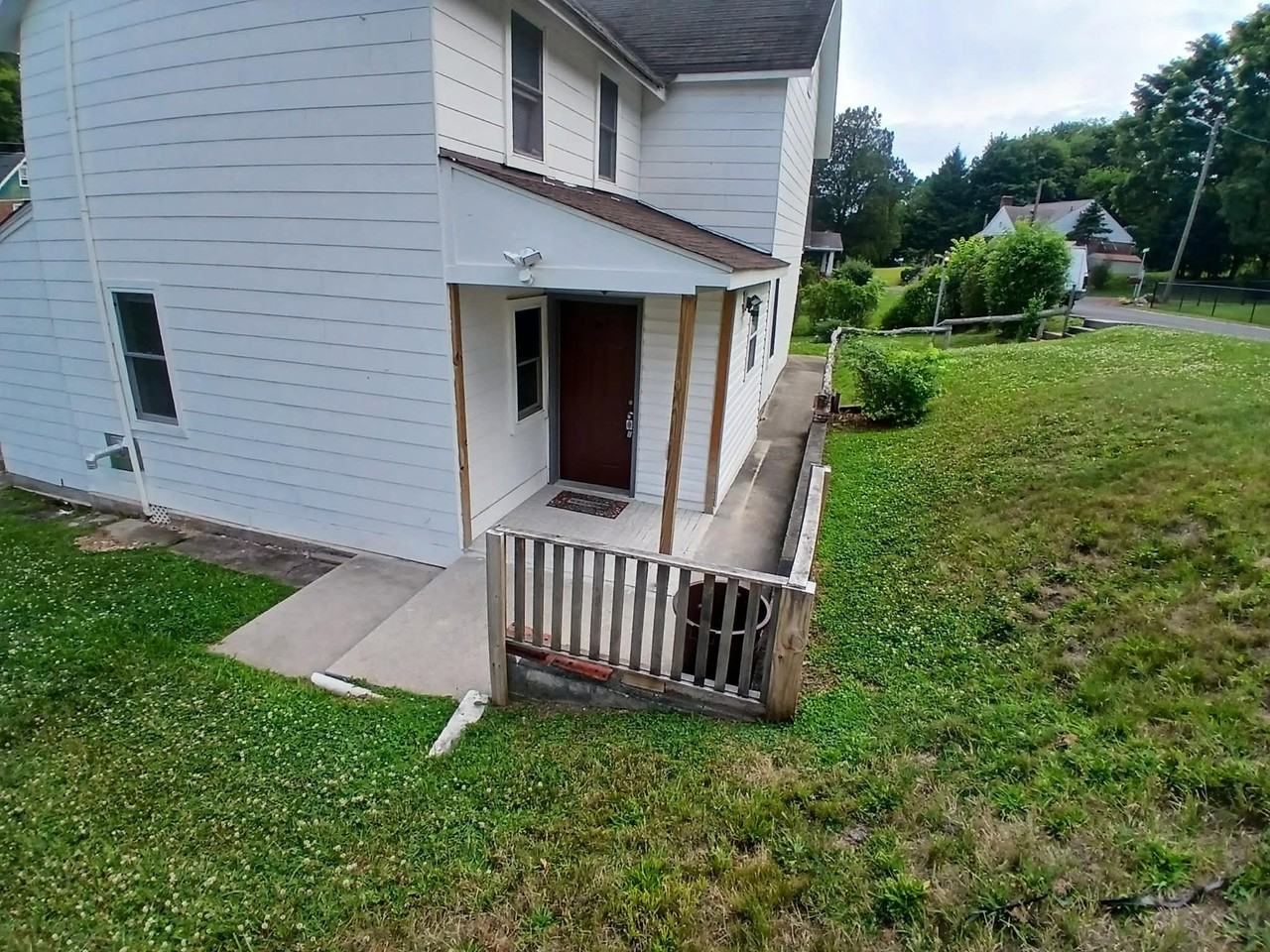 903 Harding Ave #B - Photo 2 of 4