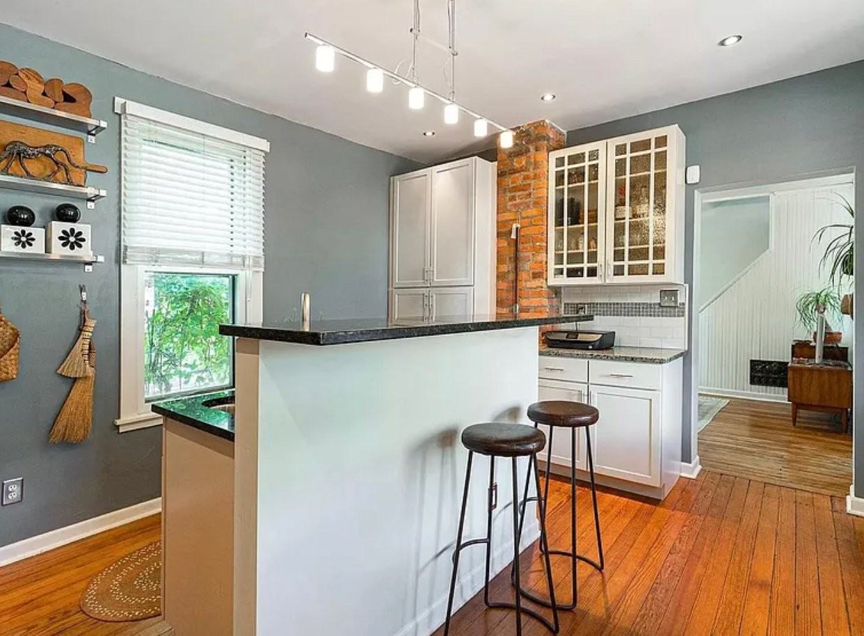 329 Jackson St - Photo 4 of 13