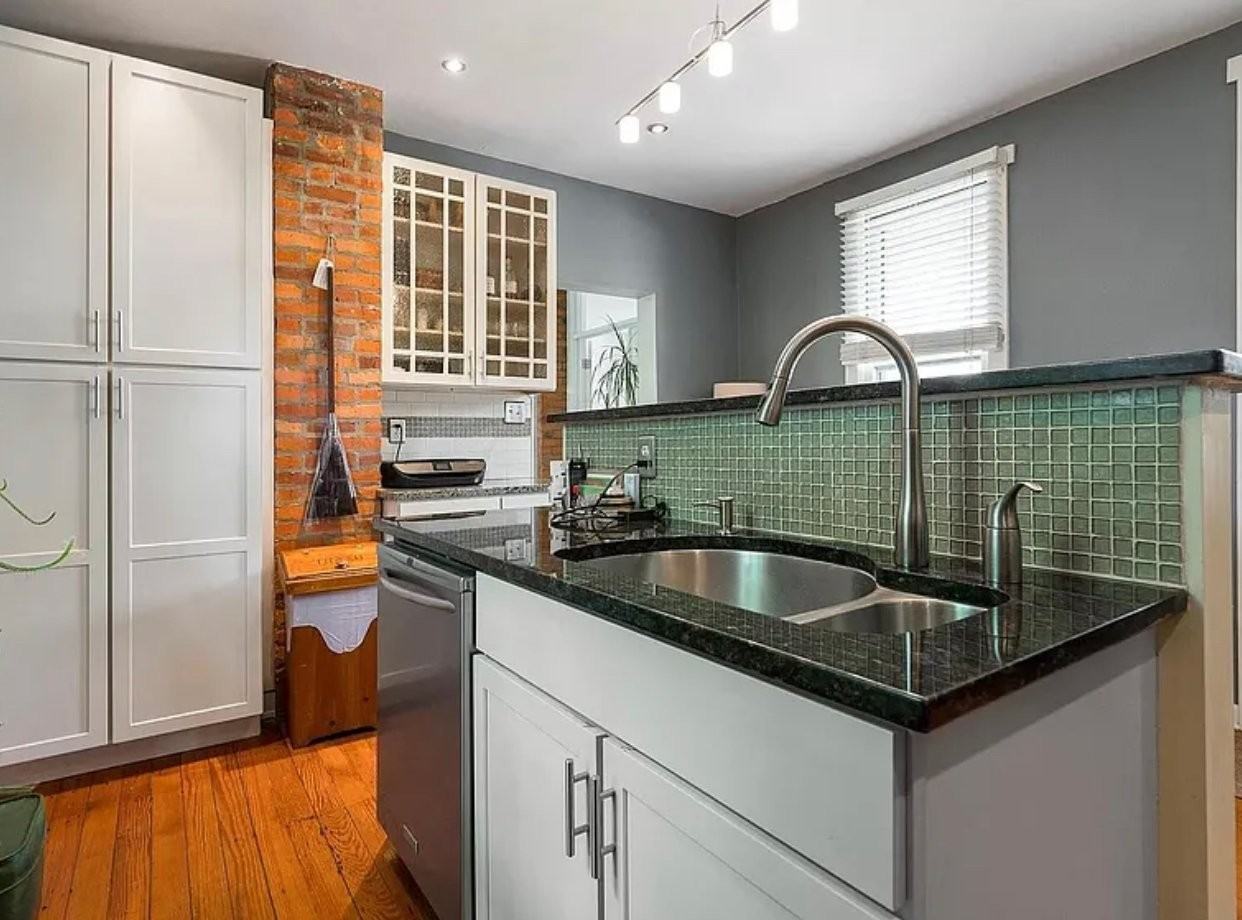 329 Jackson St - Photo 5 of 13