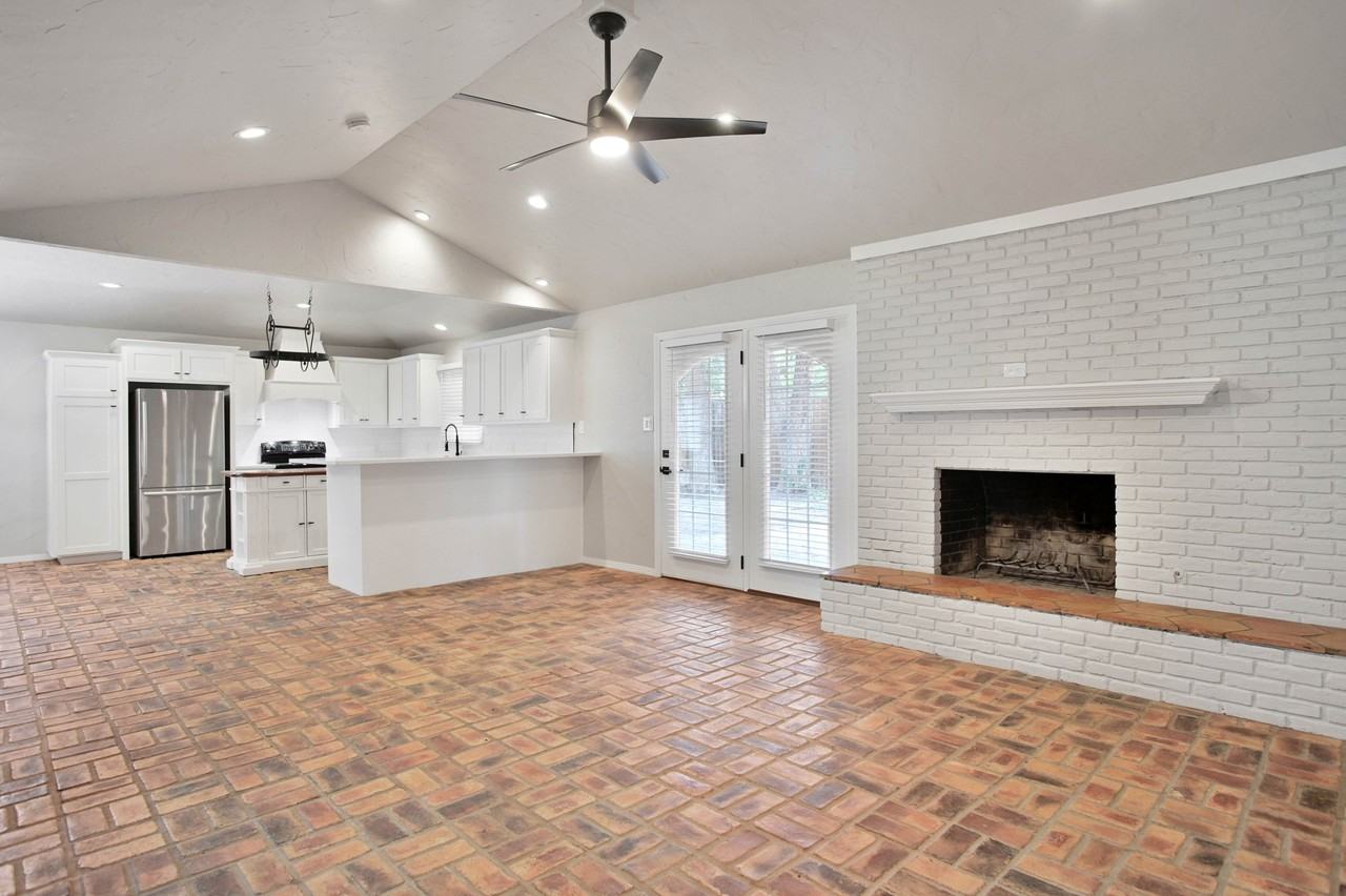 3811 63rd Dr - Photo 3 of 17