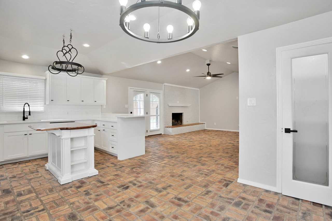 3811 63rd Dr - Photo 4 of 17