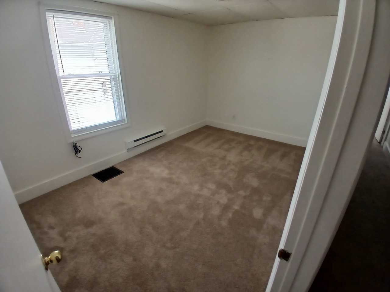 1313 Virginia Ave - Photo 3 of 15
