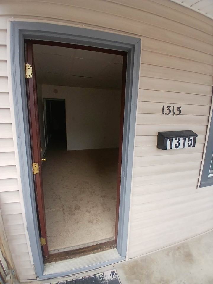 1315 Virginia Ave - Photo 2 of 15
