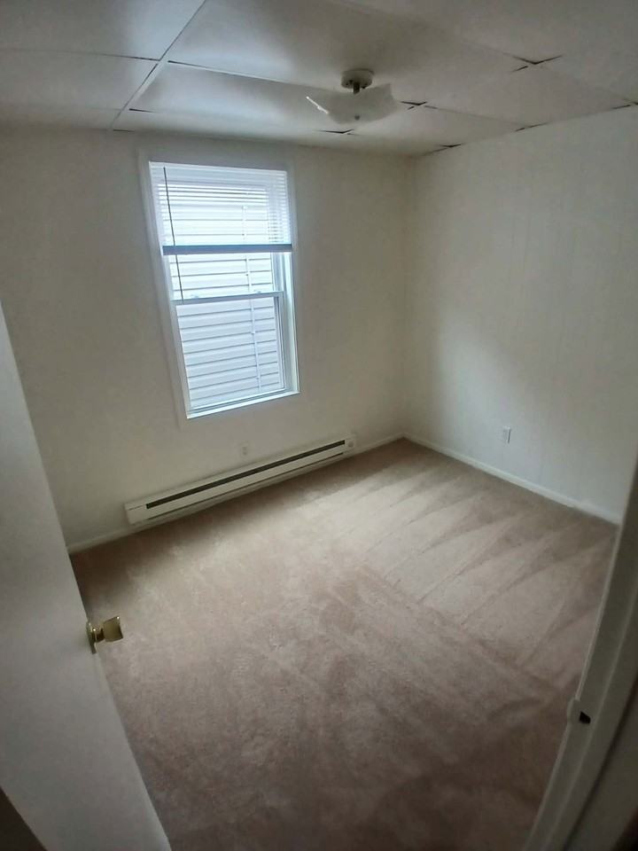 1315 Virginia Ave - Photo 4 of 15