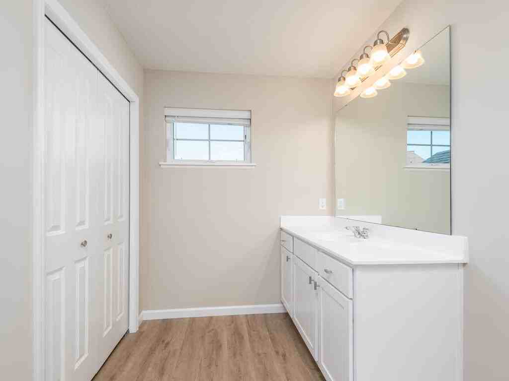 568 4th Ave Se #NA - Photo 6 of 16