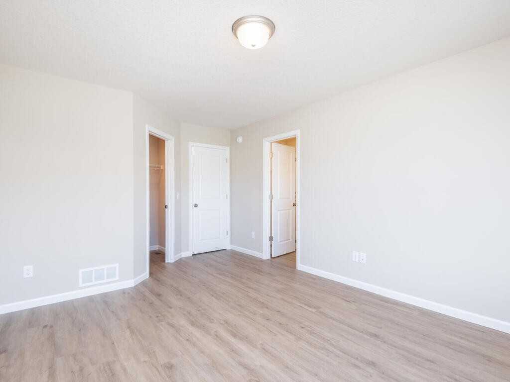 568 4th Ave Se #NA - Photo 7 of 16