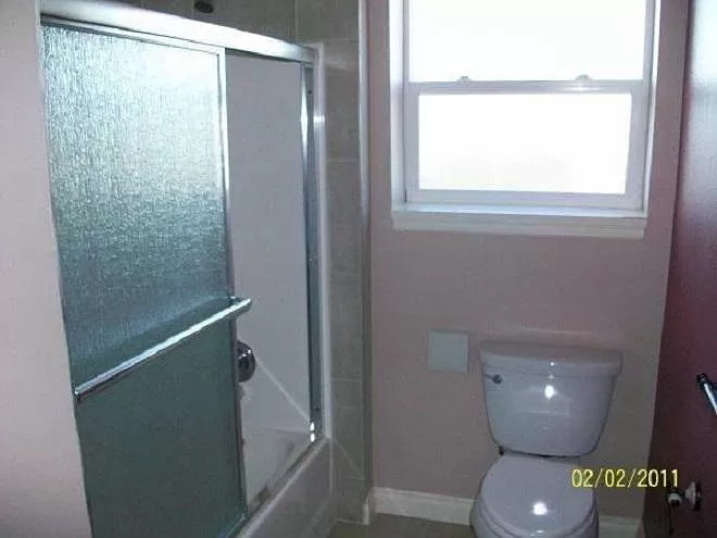 3608 Ne 44th St #8 - Photo 3 of 7