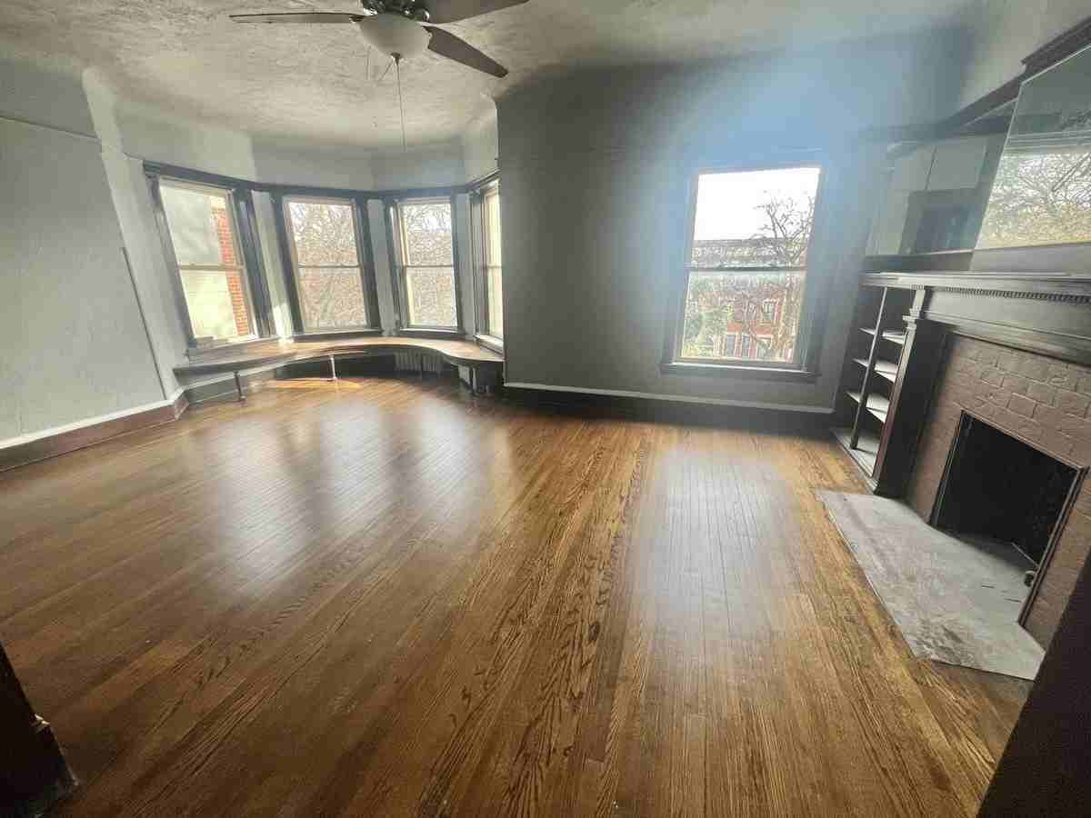 4956 S Michigan Ave #3N - Photo 2 of 6