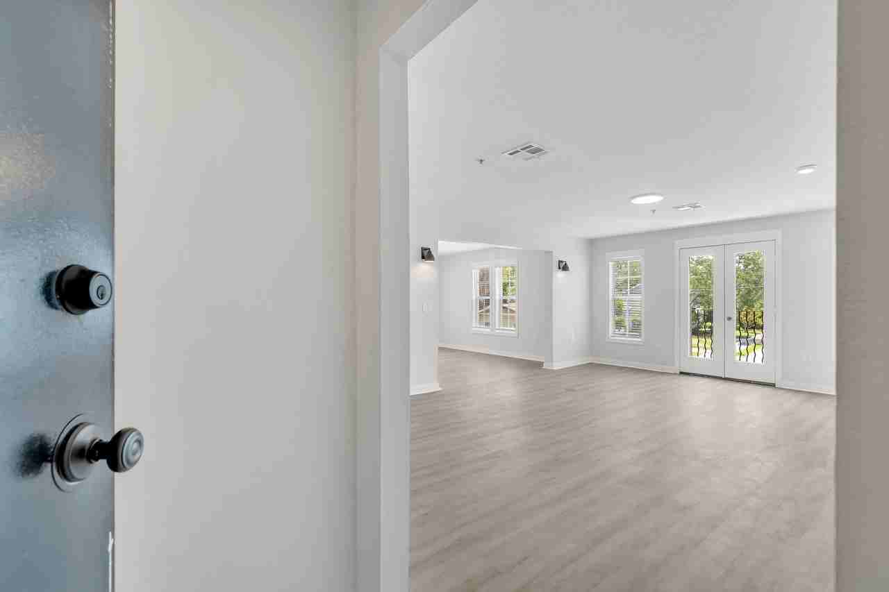 2405 W Texas Ave #4 - Photo 2 of 20