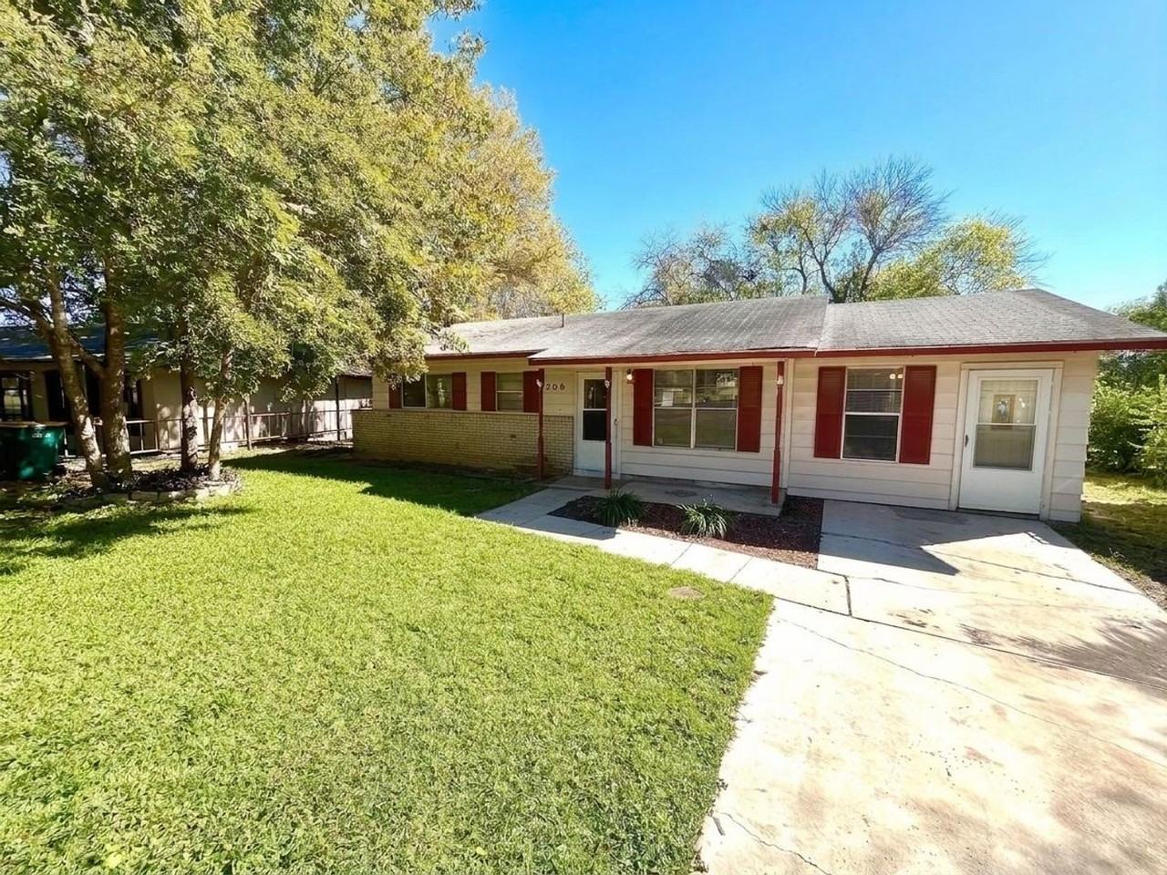 206 Northview Dr - Photo 2 of 31