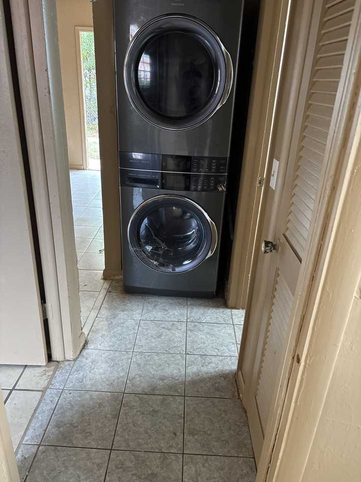 1035 Adams St #NA - Photo 3 of 4