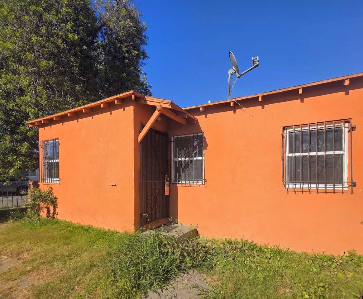 624 W Magnolia St #A - Photo 2 of 10