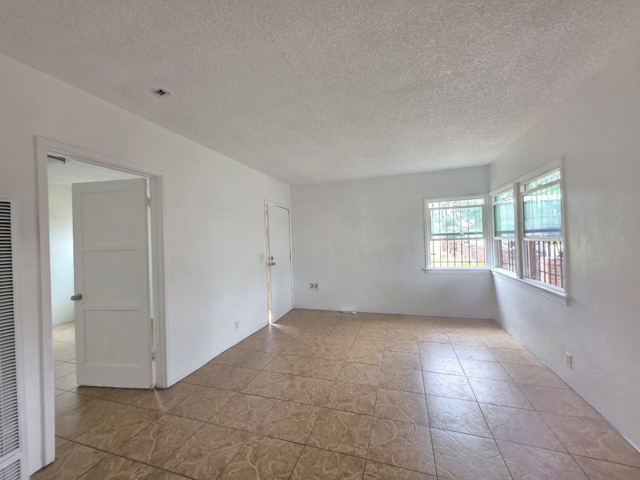 624 W Magnolia St #A - Photo 6 of 10