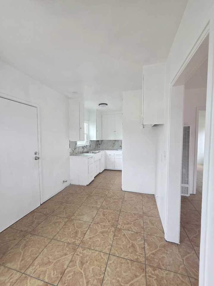 624 W Magnolia St #A - Photo 7 of 10
