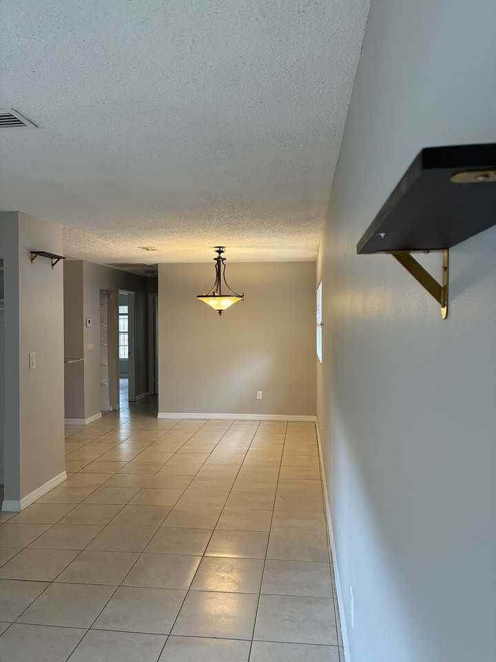 3706 E Crawford St #NA - Photo 2 of 12