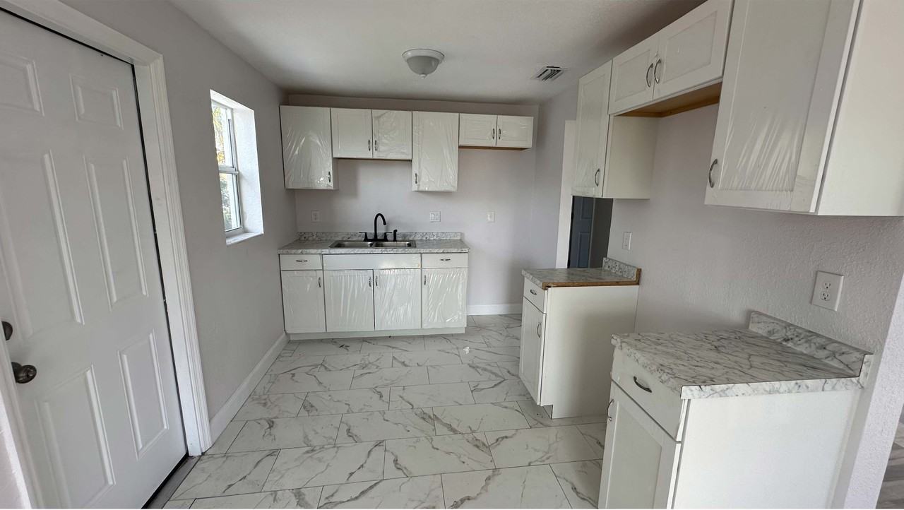 1210 Avenue R #NA - Photo 4 of 9