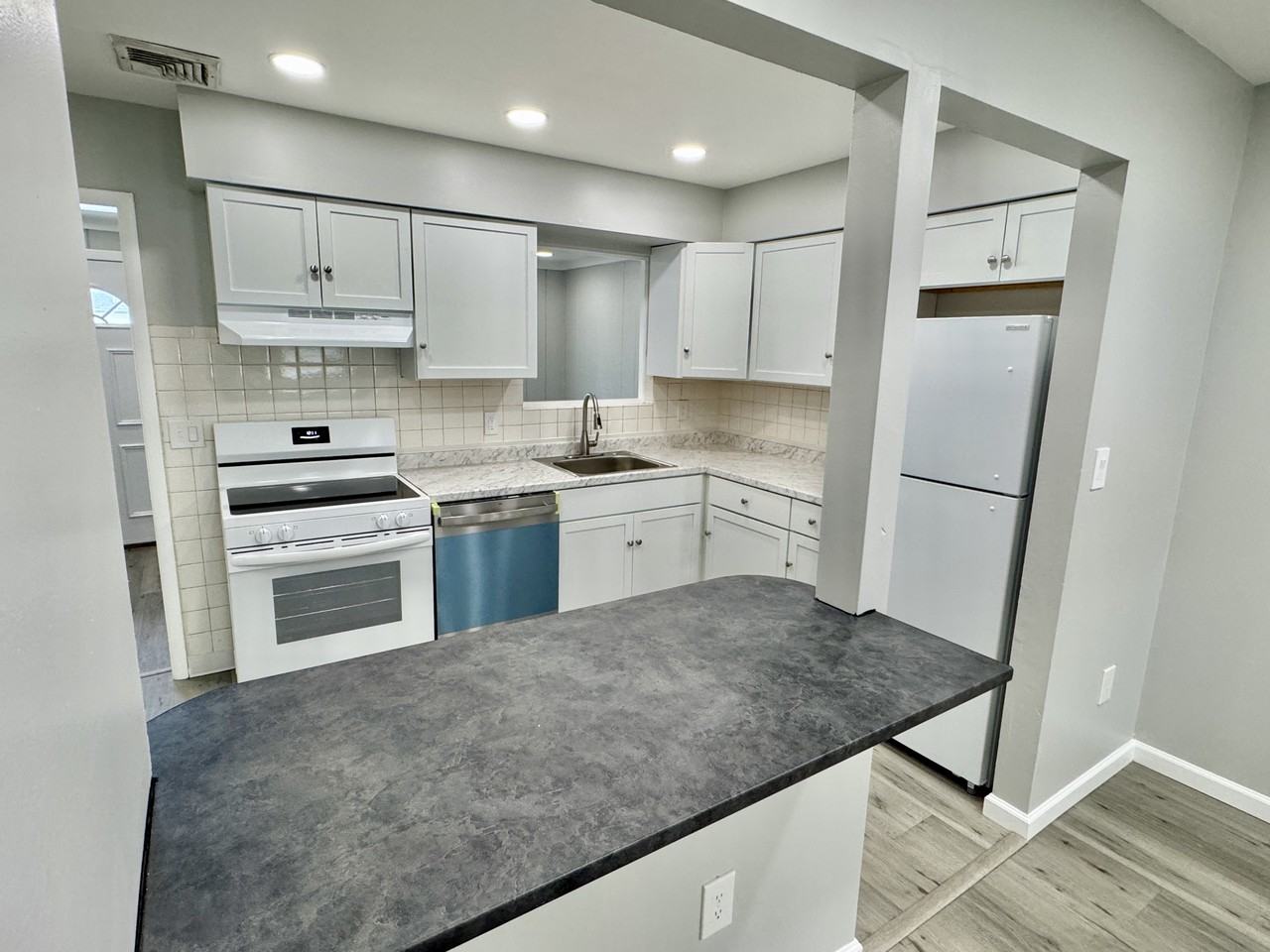 2731 Diane Blvd #NA - Photo 5 of 32